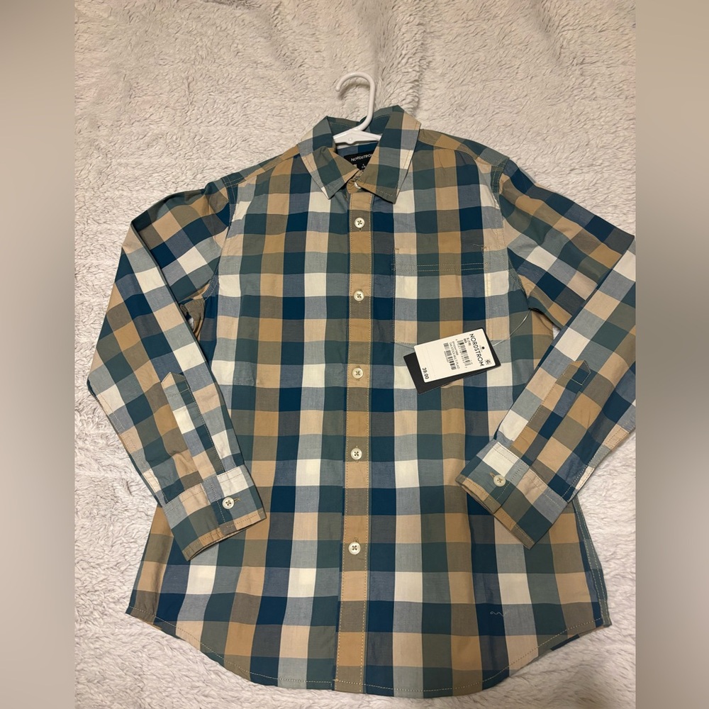 Boys size 7/8, plaid dress shirt.